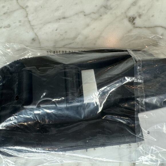 NWT Lululemon Everywhere Belt Bag 1L - Black OS - Picture 6 of 7